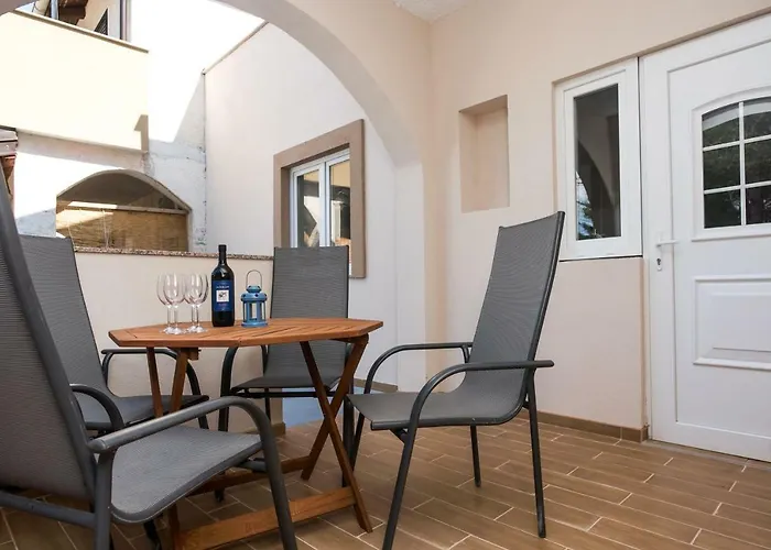 Antonio Apartman Vir